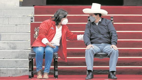 Según congresista de Perú Libre, Dina Boluarte estaría en las sombras tramando la vacancia del presidente Pedro Castillo. (Foto: César Campos / GEC)