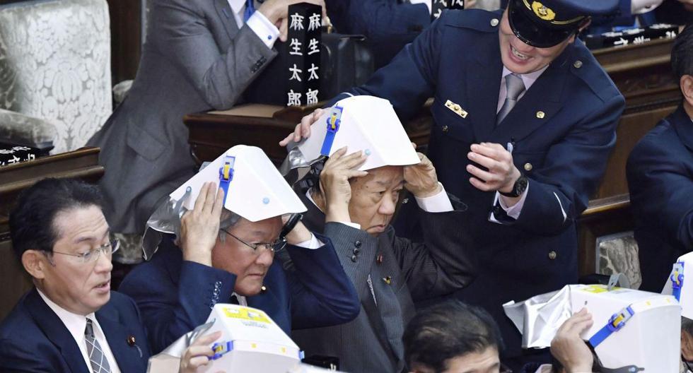 Las imágenes de los diputados en Japón se convirtieron en viral y generaron la reacción de los internaturas en redes sociales. (Foto: Reuters)