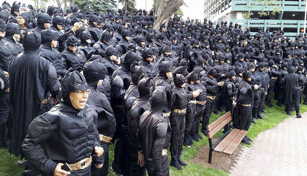 Más de 500 disfrazados de Batman baten Récord Guinness en Canadá. (Reuters)