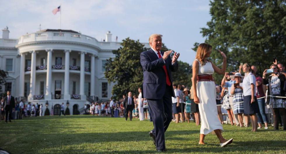 Imagen referencial. El presidente de los Estados Unidos, Donald Trump, y la primera dama Melania Trump llegan al jardín sur de la Casa Blanca en Washington. (REUTERS/Carlos Barria).