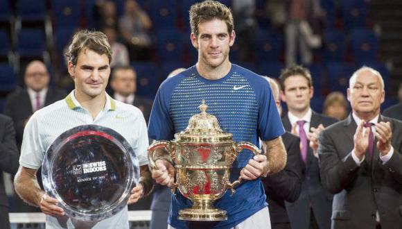 Federer y Del Potro con sus respectivos trofeos. (EFE)