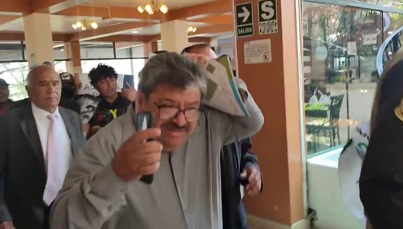 Viceministro de Salud fue atacado por una turba en un restaurante en Ayacucho.