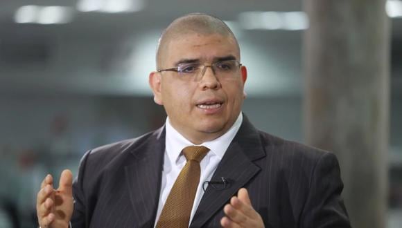 El ministro de Justicia, Fernando Castañeda, reiteró que los condenados por delitos graves están excluidos de la norma. (Foto: GEC)
