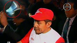 VIDEO: Lanzan bolsas y botellas a Ollanta Humala en el Estadio Nacional