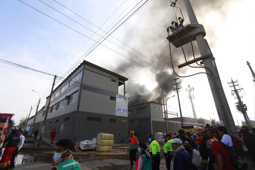Estas son las fotos sobre el incendio que se reportó hoy en Cercado de Lima. (Fotos: Andrés Paredes/GEC)