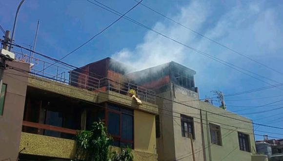 Fuego se expandió por zapatería en Arequipa. (Pablo Rojas /RPP)
