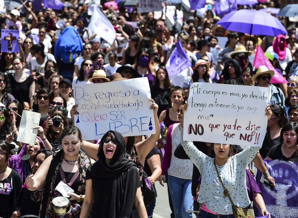 Miles de mujeres marchan en México (AFP)