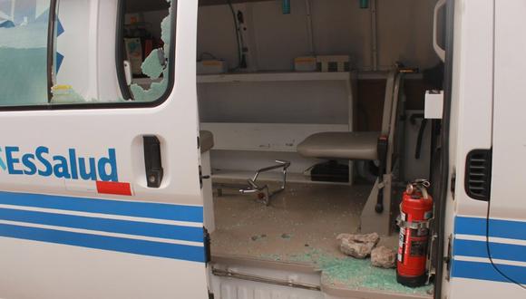 Así quedó la ambulancia tras el ataque de la turba. (Foto: EsSalud)