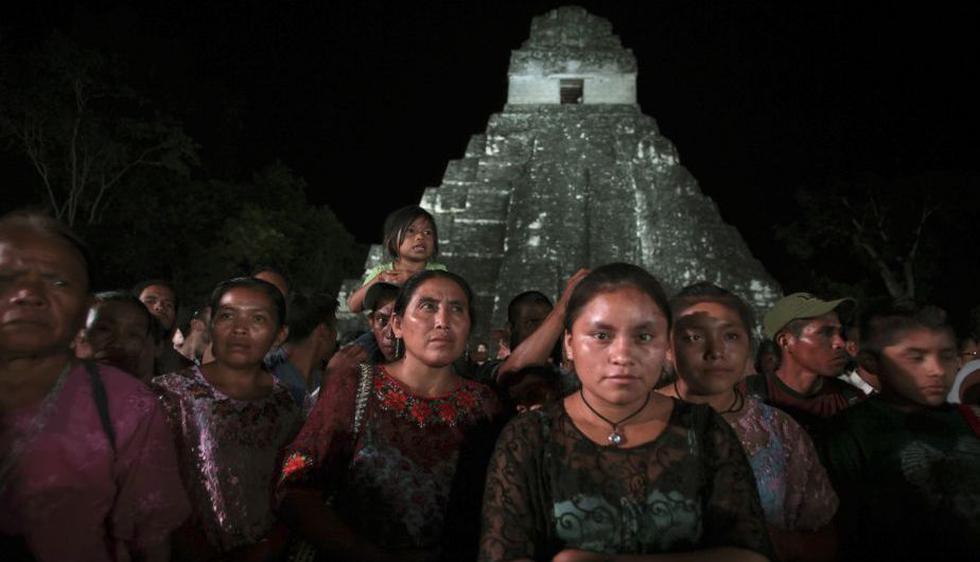 Los aborígenes Kekchi, de Cobán, se manifestaron un día antes de la celebración del Oxlajuj Baktun en las ruinas mayas de Tikal, en Petén. (Reuters)