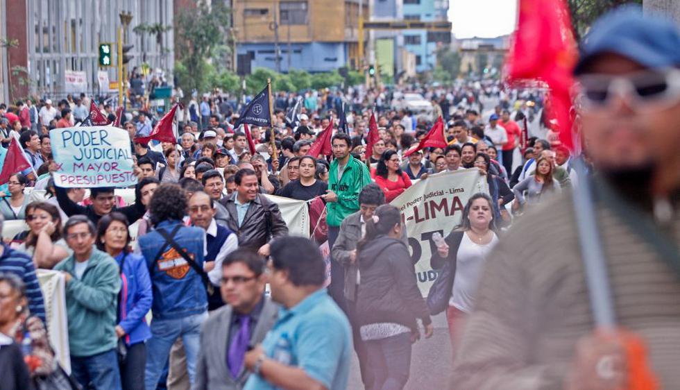 Se registraron enfrentamientos entre trabajadores estatales y la Policía (Foto: Anthony Niño de Guzmán/Perú 21)