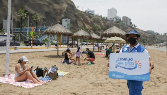 Este sábado 26 y domingo 27, el Seguro Social tomará muestras de descarte de COVID-19 en playas y parques zonales de Lima. (Foto: Essalud)