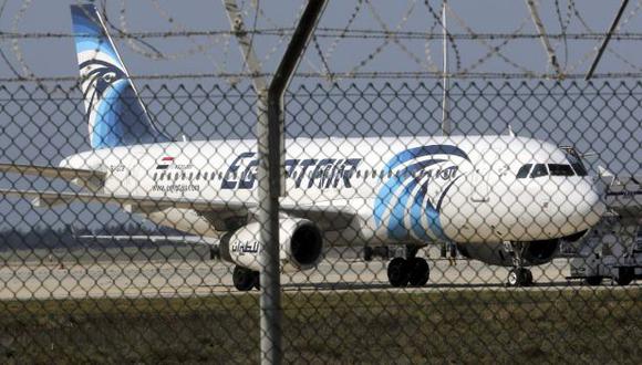 Egipto: Desaparece del radar un avión con 69 personas a bordo. (Reuters)