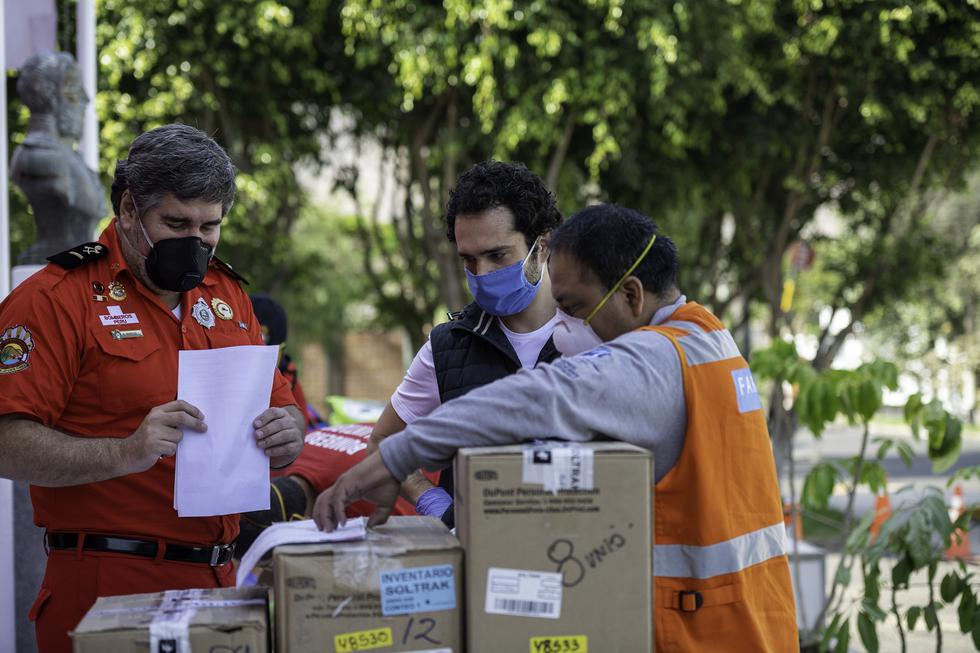 El Cuerpo General de Bomberos Voluntarios del Perú recibió una importante donación de materiales e indumentaria de bioseguridad. (Foto: Netzun)