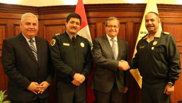 El acuerdo fue establecido entre el alcalde de Miraflores, Luis Molina, y el director de la Policía, teniente general PNP José Luis Lavalle. (Difusión)