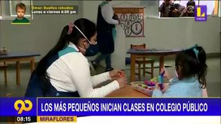 Pequeños regresan a clases en colegio público de Miraflores