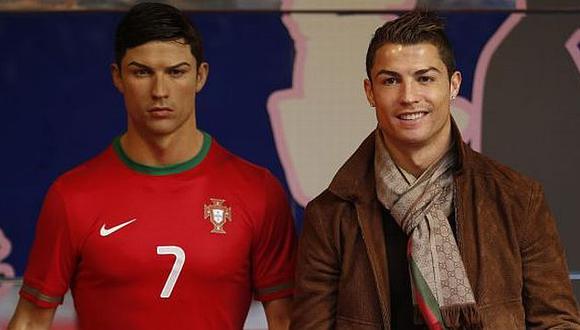 Cristiano Ronaldo no quiere descuidar ni la imagen de su figura de cera. (AFP)