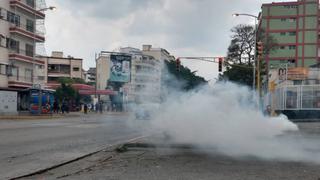 Dispersan con gases lacrimógenos protestas de la oposición en Venezuela