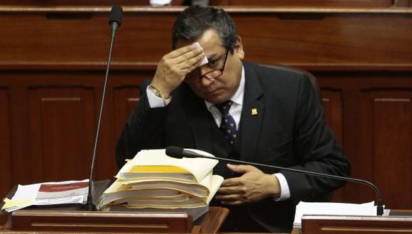 Contra las cuerdas. Ministro Adrianzén al borde de la censura. (Roberto Cáceres)