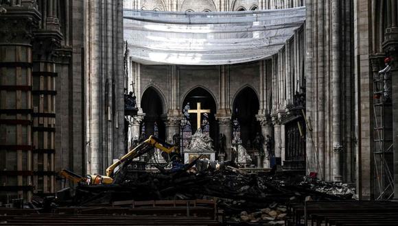 Catedral de Notre Dame: Unas gigantescas lonas protegen el edificio de las lluvias y se ha asegurado ya la preservación de las vidrieras y el órgano. (AFP)