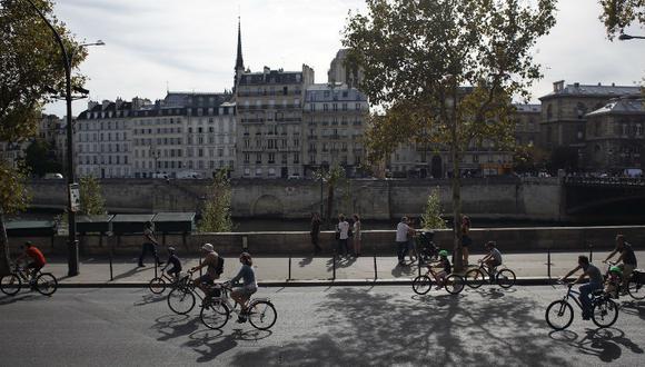 Airparif, encargada de controlar la contaminación ambientas informó que en distintas zonas de París se confirmaron las bajas significativas en el dióxido de nitrógeno. | Foto: AP