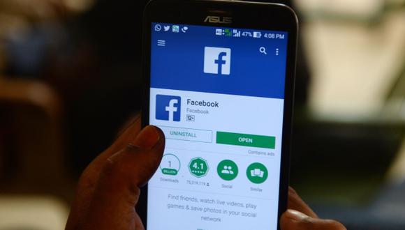 Lo que hace el usuario afuera de Facebook es una de las varias piezas de información que la red social utiliza para dirigir publicidad a la gente. (Foto: AFP)