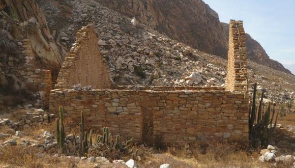 Arequipa: Expertos encontraron estructuras ortogonales de piedra volcánica y argamasa. (Andina)