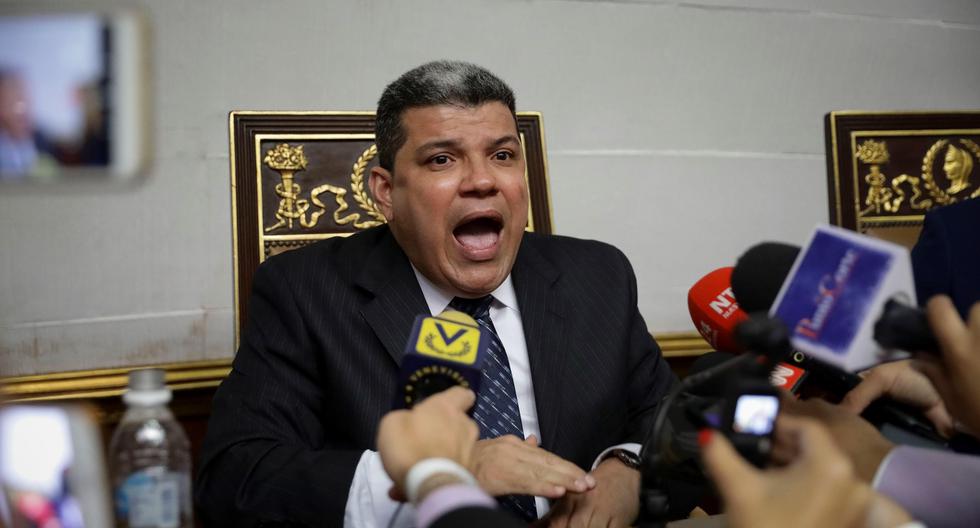 El diputado Luis Parra participa en la sesión de la Asamblea Nacional de Venezuela en la que el chavismo lo eligió como su nuevo presidente. (EFE/ Rayner Peña R.).