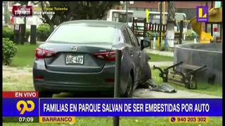 Barranco: automóvil invade parque y se estrella contra banca 
