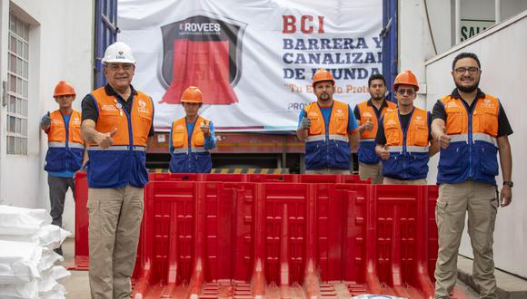 La Municipalidad Metropolitana de Lima entregó 1800 barreras canalizadoras. (Foto: Difusión)