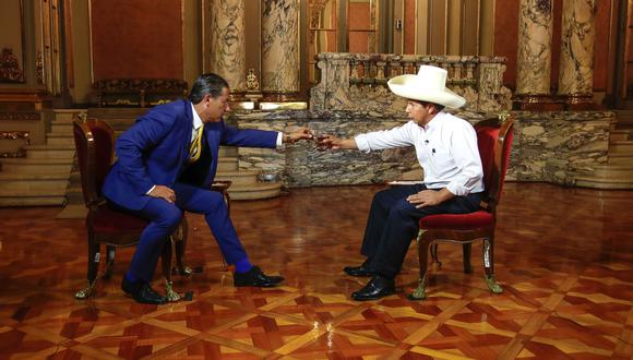 Pedro Castillo fue entrevistado por el periodista Fernando del Rincón para el programa "Conclusiones", del canal CNN. (Foto: Presidencia)
