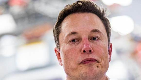 Elon Musk tuvo que borrar su tuit tras ser corregido por exempleada de la plataforma.