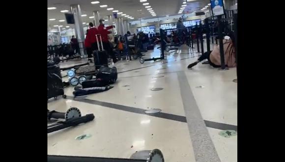 Momentos de pánico vivieron pasajeros de aeropuerto de Atlanta. (Foto: captura video @BlackDivaModels)
