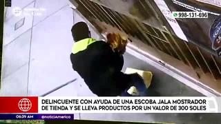 Delincuente utiliza una escoba para robar una tienda en San Martín de Porres