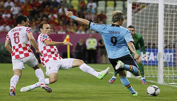 Torres intentó pero no pudo vulnerar valla croata. (Reuters)