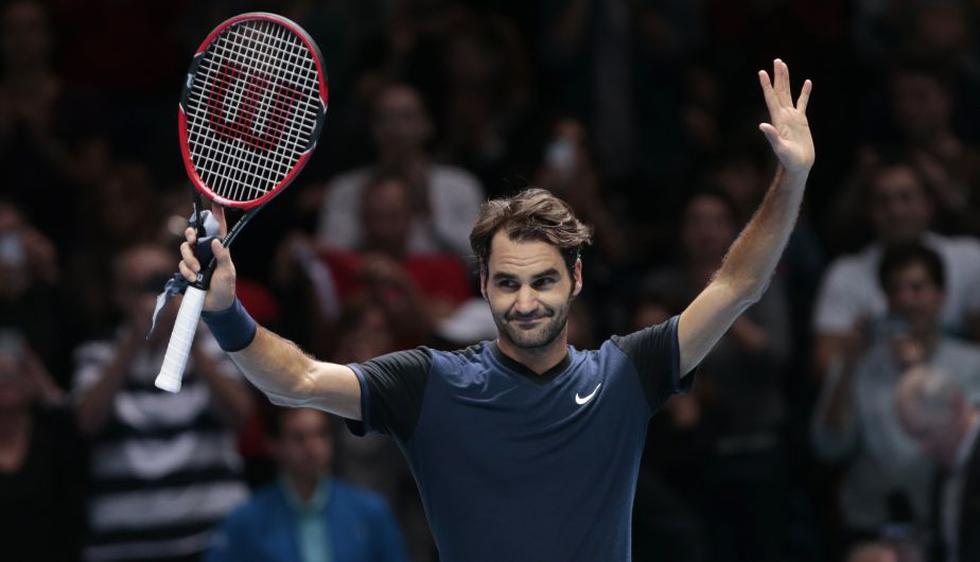 Federer venció a Wawrinka y jugará la final del Masters de Londres ante Djokovic. (Reuters)