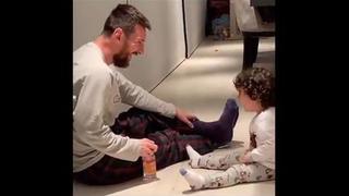 Instagram viral: Lionel Messi juega con su hijo Ciro al ‘Bottle Flip’ y causa sensación en redes sociales [VIDEOS]