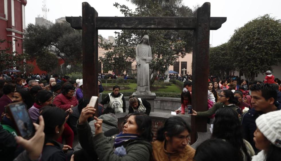 Los fieles comenzaron a ingresar al santuario de Santa Rosa, en Cercado de Lima, desde las 6:00 a.m. (Foto: César Campos/GEC)