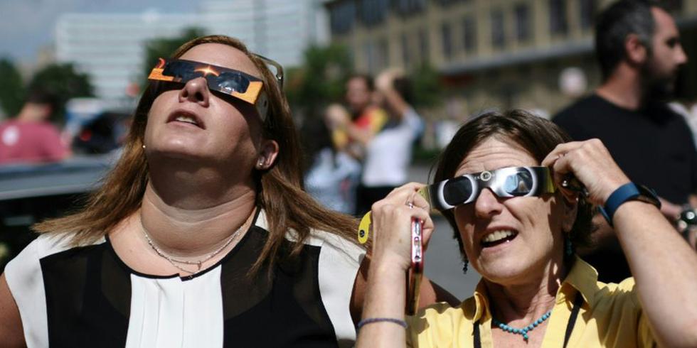 Existen recomendaciones para no exponer nuestra vista directamente al sol cuando se produce el eclipse. (Foto: AFP)