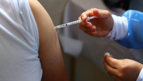 El proceso de vacunación se realiza en todo el país, siguiendo el cronograma del Ministerio de Salud. (Foto: Britanie Arroyo / @photo.gec)