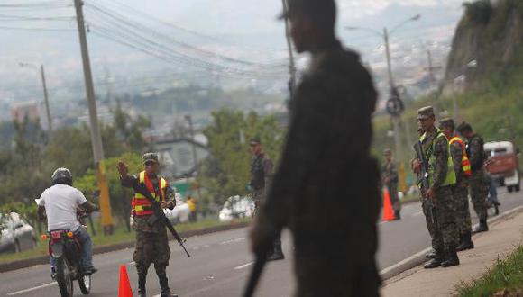 Por ahora, los militares acompañan a los policías en tareas preventivas de seguridad. (Reuters)