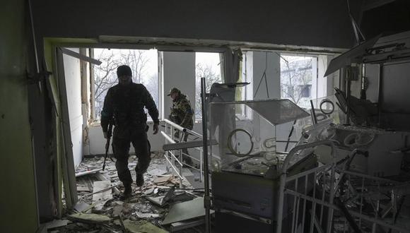 El hospital Children’s and Women’s Health en Mariupol quedó destrudio tras un bombardeo de las fuerzas rusas. (Foto: AP)