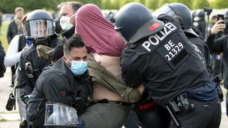 Miles protestan contra el confinamiento por el COVID-19 en Alemania [FOTOS]