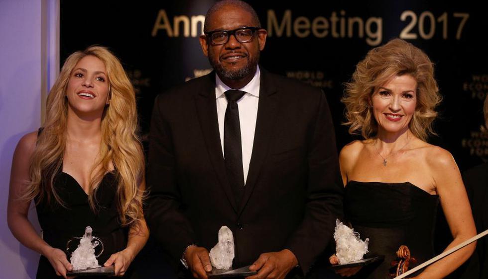 Shakira, el actor Forest Whitaker y la violinista alemana, Anne-Sophie Mutter, recibieron el premio Cristal del Foro Económico Mundial. (Reuters)