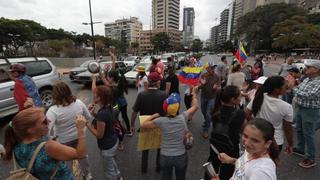 Venezolanos protestan por siete días seguidos sin servicio eléctrico