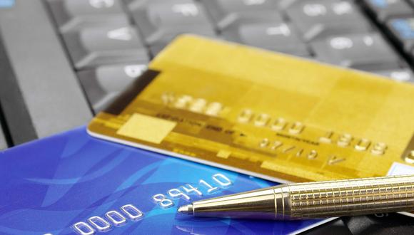 Las entidades financieras deberán ofrecer primero las tarjetas de crédito que no cobren comisión antes de la contratación de cualquier otra tarjeta. (foto: istock)
