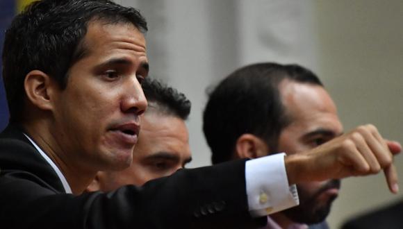 "Creen que amenazan a la comunidad internacional con que Venezuela puede ser Siria (y) entonces no vamos a contar con la cooperación del mundo", dijo Guaidó. (Foto: AFP)