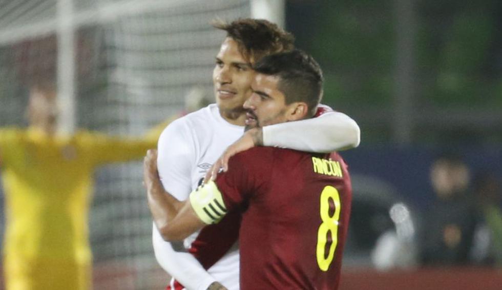 Tomás Rincón le mostró su apoyo al goleador de la selección peruana. (Getty Images)