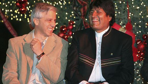 Morales acompañado del vicepresidente Álvaro García. (Reuters)
