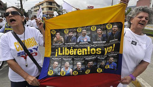 Miles de colombianos marcharon hoy para pedir liberación de secuestrados. (AP)