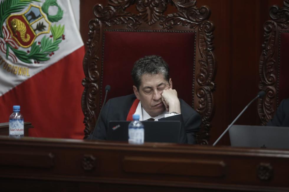 Magistrado del TC se durmió en plena audiencia. (Mario Zapata/GEC)